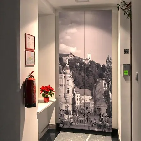 Apartment Centre Chic 3/4 Ljubljana